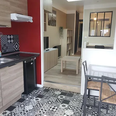 Apartment Chaillot 1 *